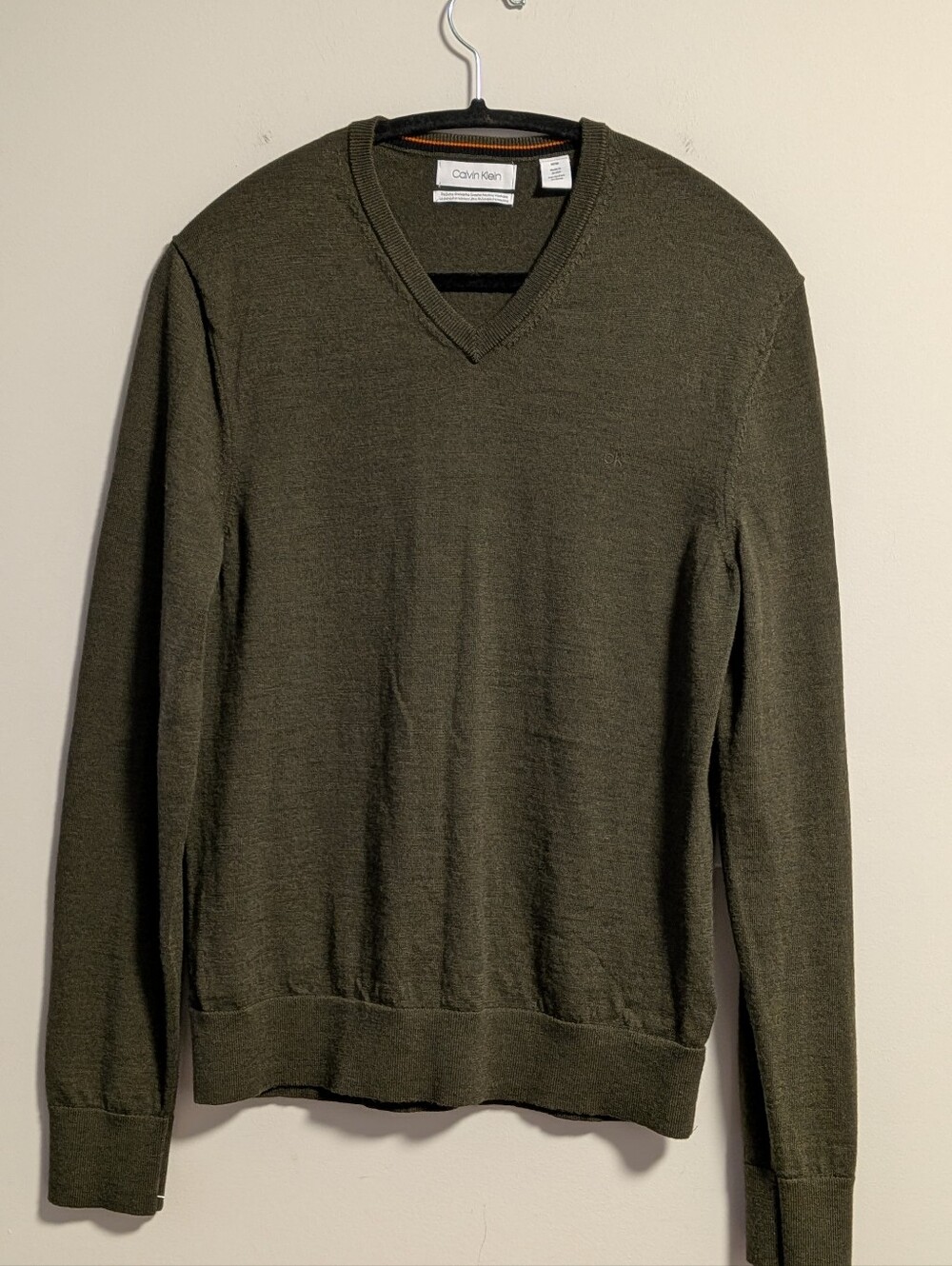 Calvin Klein Extra Fine Merino Wool V-Neck Sweater. Machine Washable. Sz M.